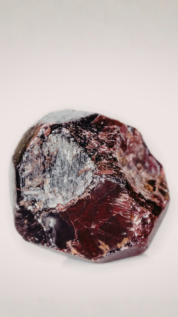 Schema  Garnet: meaning, origins and properties