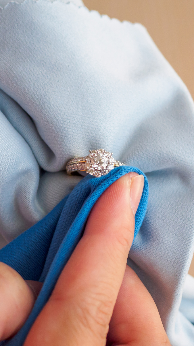 Schema  How to clean and care for costume jewelry?