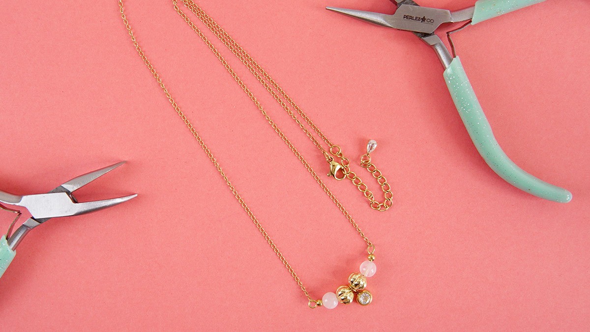 Schema Winter season - Lesson 3: How to make a necklace with chain and pearls? Schema Winter season - Lesson 3: How to make a necklace with chain and pearls?