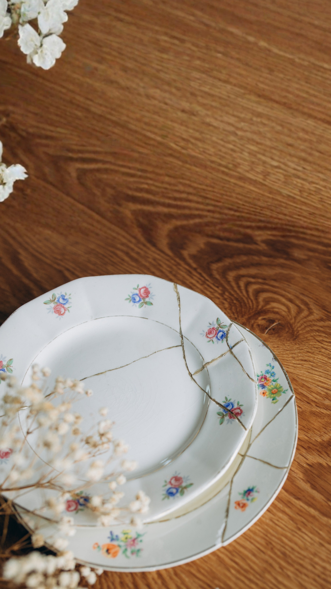 Schema  The Kintsugi technique: repairing and sublimating broken objects