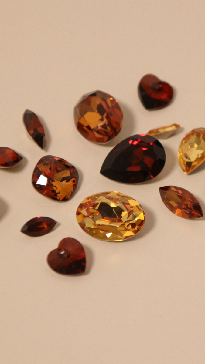 Schema Swarovski, PureCrystal, Aurora or Preciosa: which crystal to choose? Schema Swarovski, PureCrystal, Aurora or Preciosa: which crystal to choose?