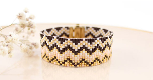 bracelet simple au métier à tisser