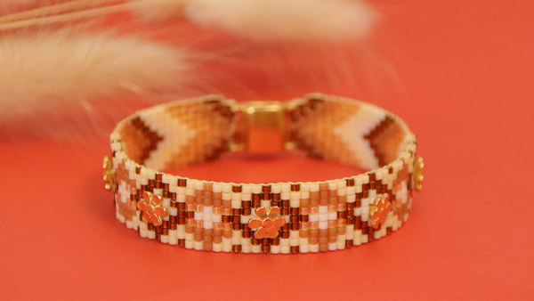Bracelet Miyuki au métier à tisser