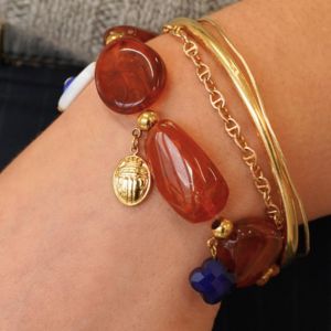 bracelet élastique charms et perles en résine