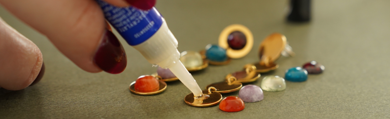colle pour bijoux comparatif
