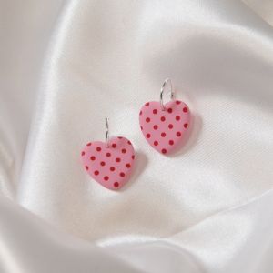 Boucles d'oreilles cœurs à pois en Fimo