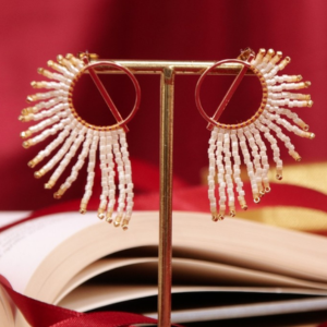 boucles d'oreilles asym&eacute;triques &agrave; franges