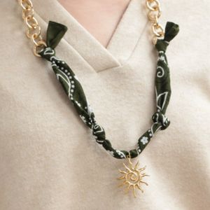 Collier Bandana Femme pendentif