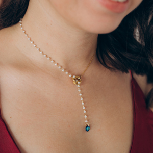 Collier en Y avec perles nacr&eacute;es et cristal