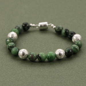 bracelet homme avec pierres gemmes vertes