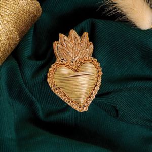 broche brod&eacute;e