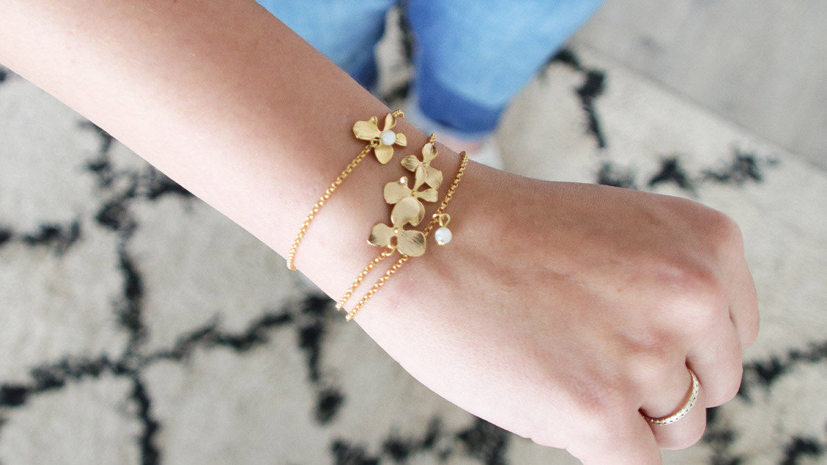 DIY Stacking bracelets golden flowers