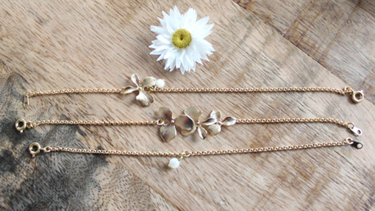 DIY Stacking bracelets golden flowers : Step 3
