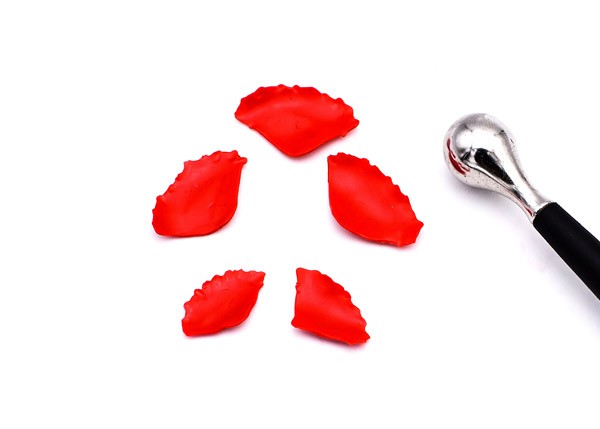 DIY Poppy necklace in easy Fimo clay : Step 10 DIY Poppy necklace in easy Fimo clay : Step 10