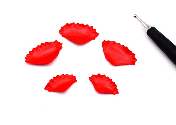 DIY Poppy necklace in easy Fimo clay : Step 11 DIY Poppy necklace in easy Fimo clay : Step 11