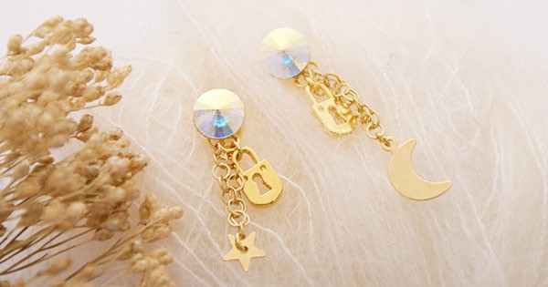 Small 24-carat gold-plated padlock earrings