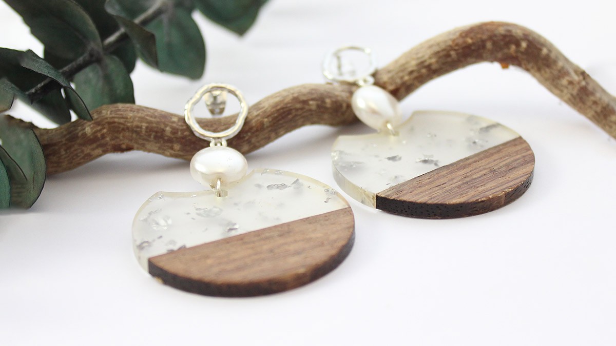 Schema  Wood imitation resin dangling earrings with silver fragments