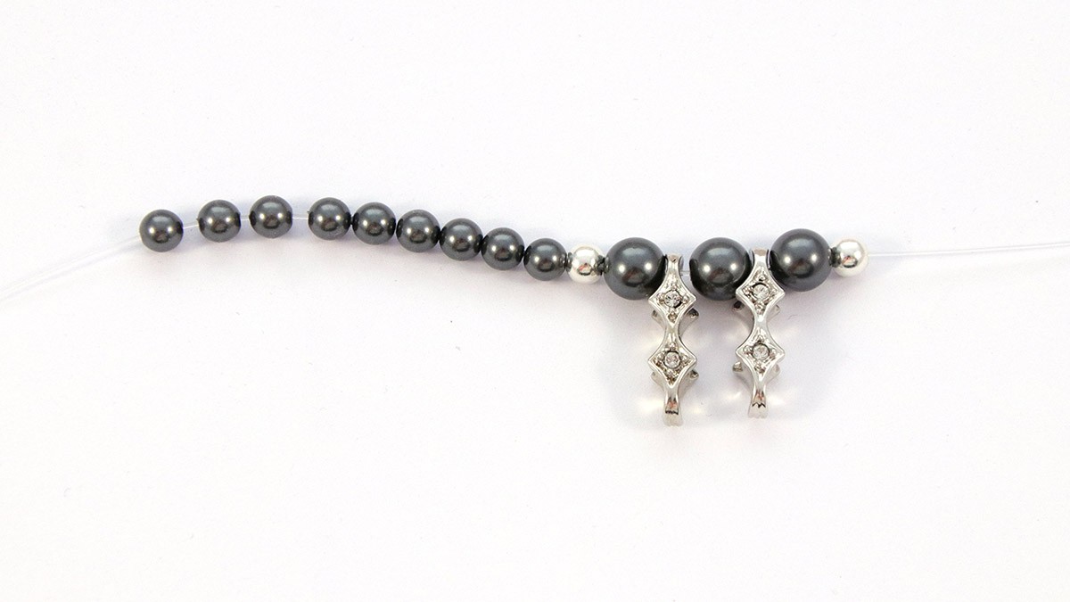 3-row elastic ring with pearly pearls : Step 1