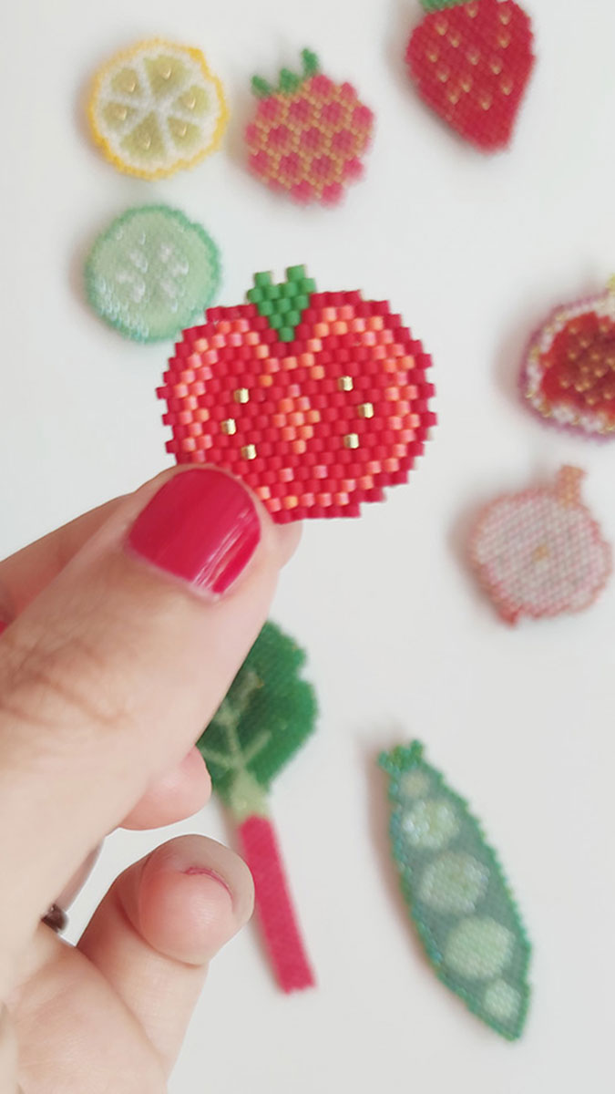 Schema DIY Fruit and vegetable magnets tomato pattern in brick stitch weaving of Miyuki Délicas beads 11/0 Schema DIY Fruit and vegetable magnets tomato pattern in brick stitch weaving of Miyuki Délicas beads 11/0