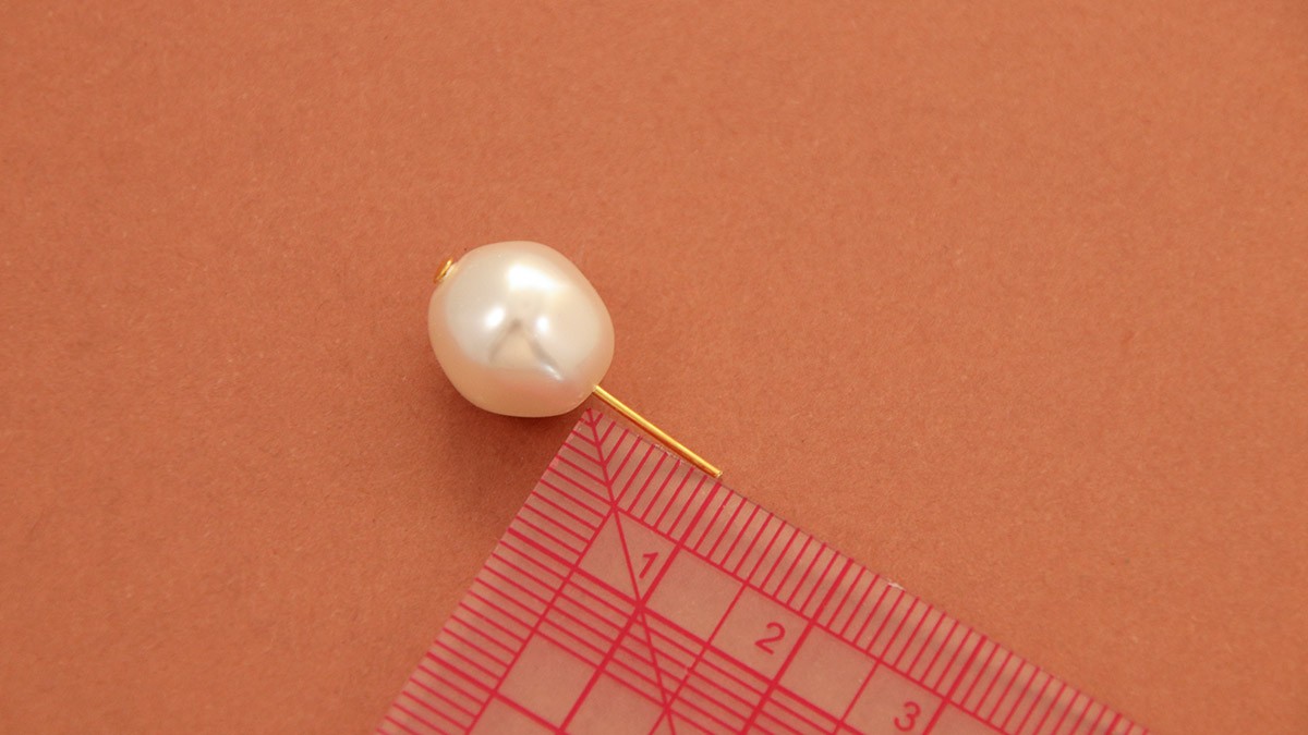 Baroque PureCrystal pearl and golden leaf earrings : Step 1