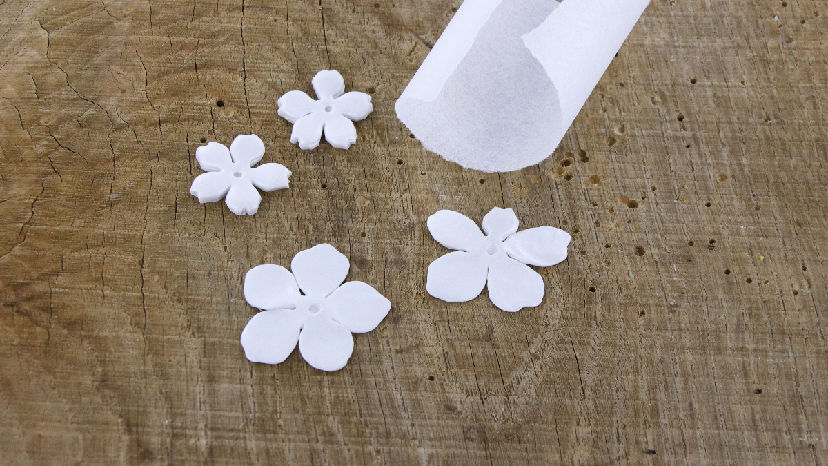 Flower Earrings in Metallic Cernit : Step 2