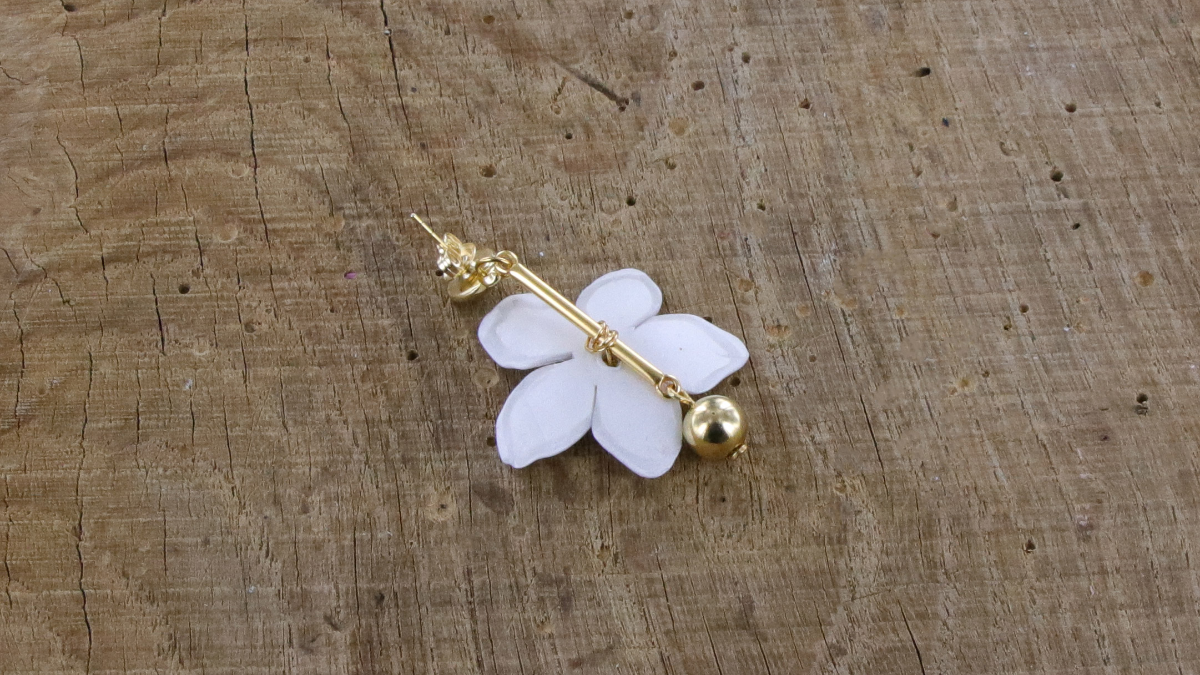 Flower Earrings in Metallic Cernit : Step 6