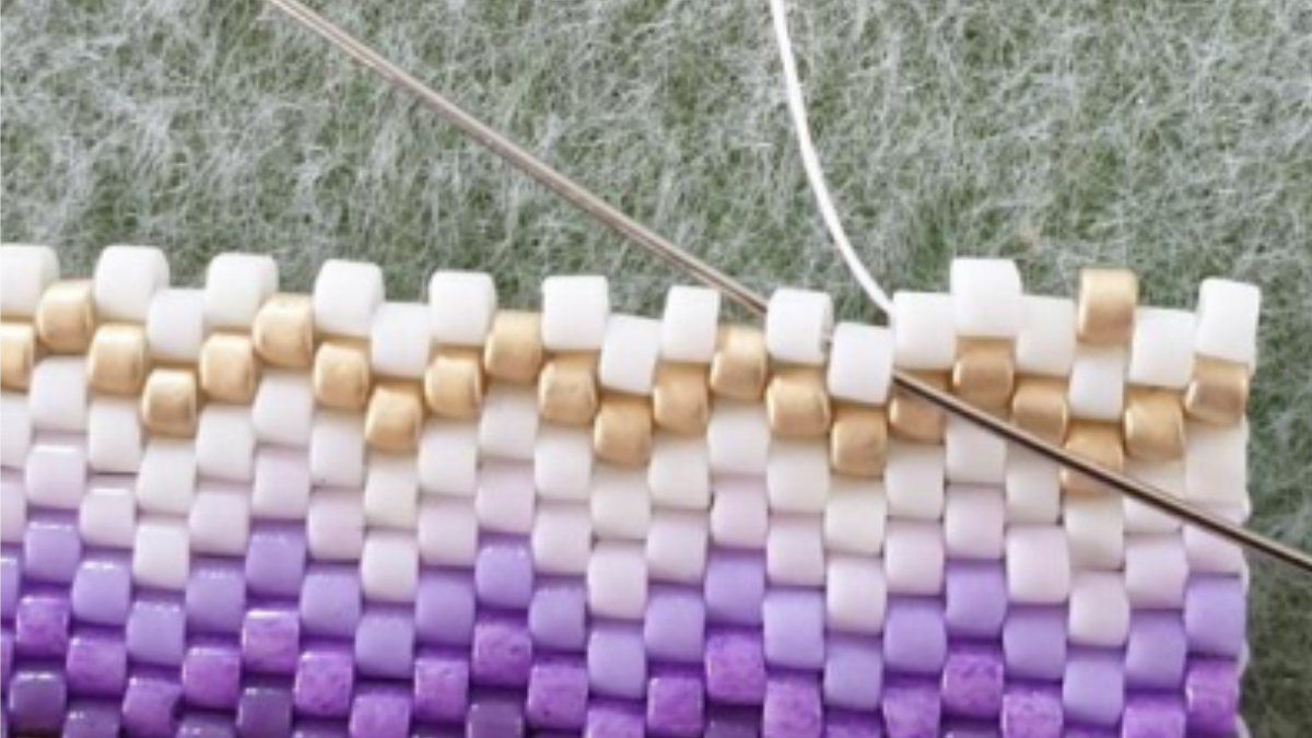 Peyote weave bracelet with Miyuki Delicas 11/0 pearls with PureCrystal Crystal Mesh Strass insert : Step 1