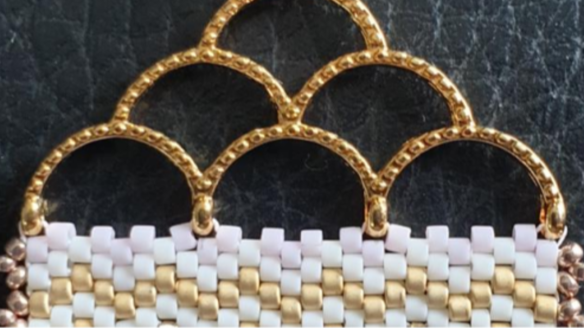 Peyote weave bracelet with Miyuki Delicas 11/0 pearls with PureCrystal Crystal Mesh Strass insert : Step 9