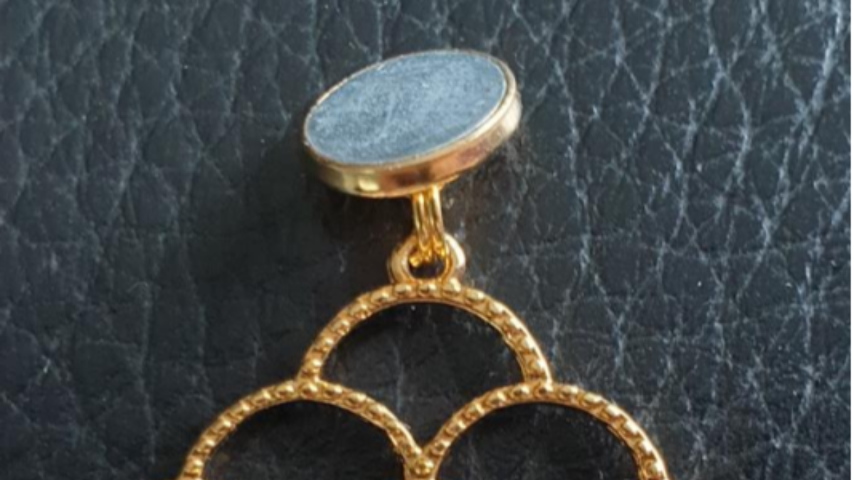 Peyote weave bracelet with Miyuki Delicas 11/0 pearls with PureCrystal Crystal Mesh Strass insert : Step 10