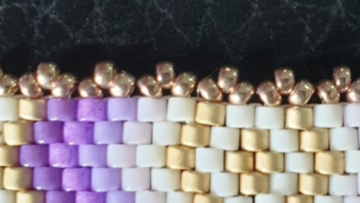 Peyote weave bracelet with Miyuki Delicas 11/0 pearls with PureCrystal Crystal Mesh Strass insert : Step 11