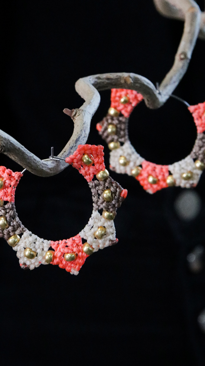 Schema Creole earrings in micro-macramé by Lilou Créa Schema Creole earrings in micro-macramé by Lilou Créa