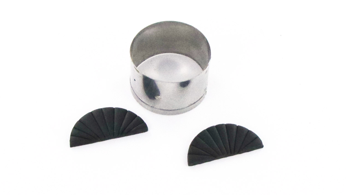 Ethnic and refined polymer clay earrings : Step 5