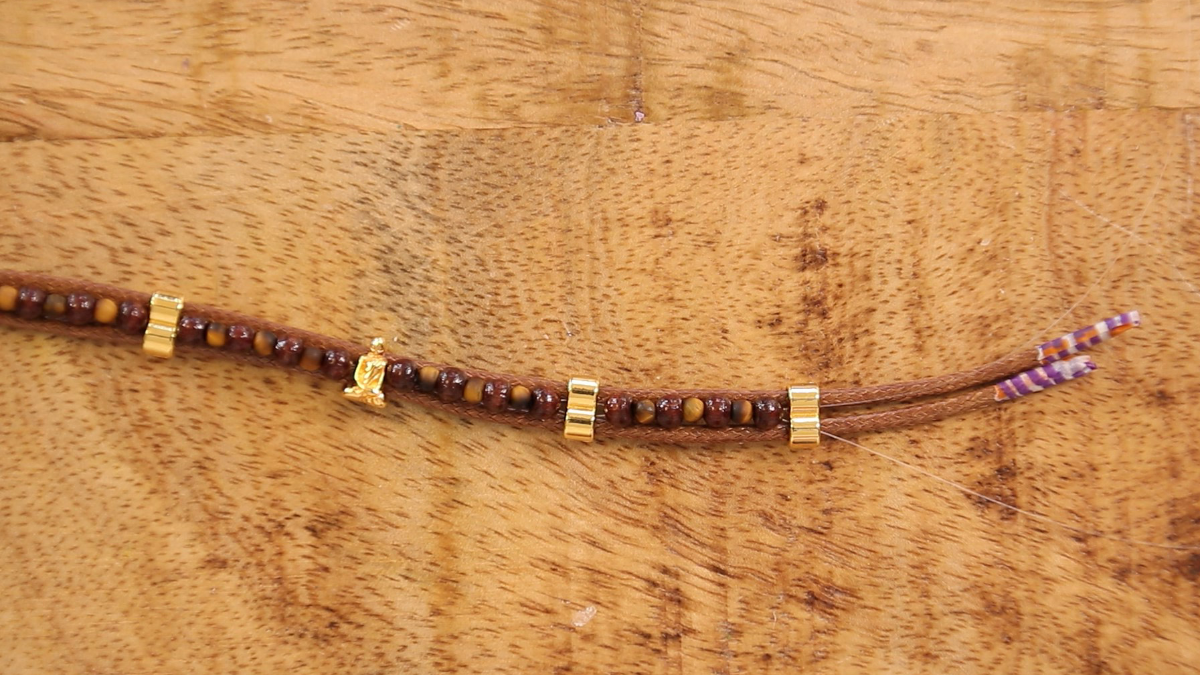 Men's bracelet multiranks wooden beads and Buddha : Step 3 Men's bracelet multiranks wooden beads and Buddha : Step 3