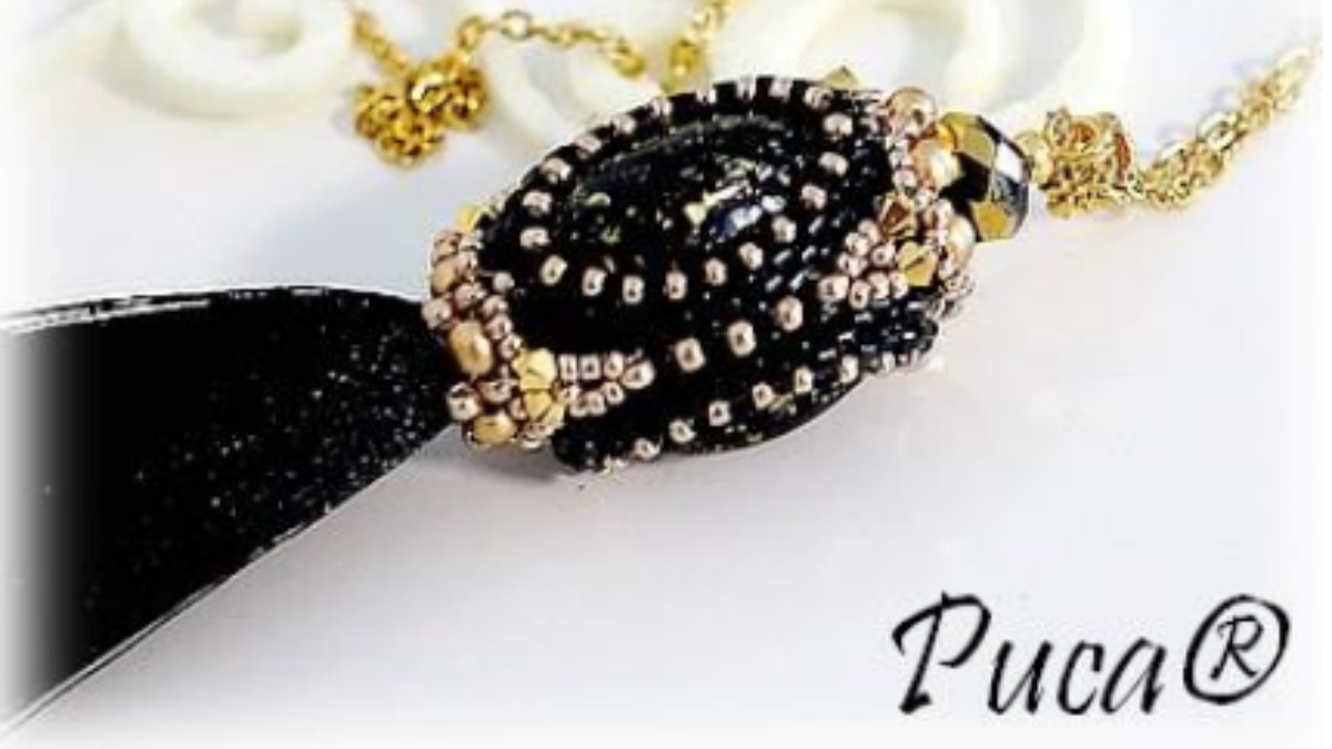 Bag accessory, angel pearl pompom with Athos pearls by Puca