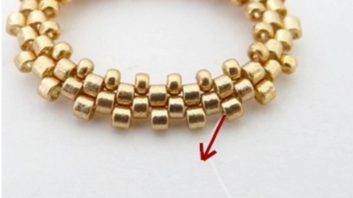 Bag accessory, angel pearl pompom with Athos pearls by Puca : Step 5