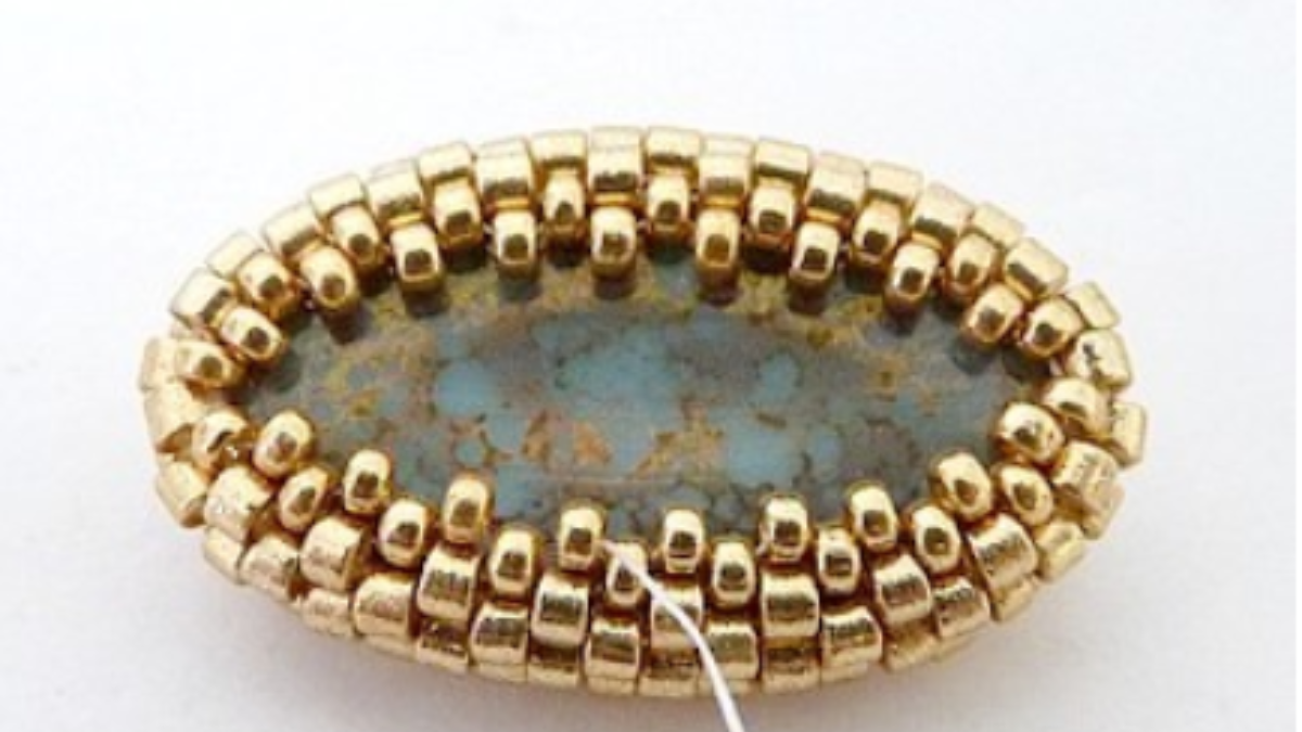 Bag accessory, angel pearl pompom with Athos pearls by Puca : Step 8