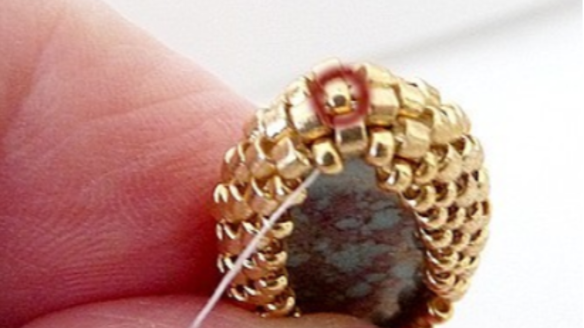 Bag accessory, angel pearl pompom with Athos pearls by Puca : Step 9