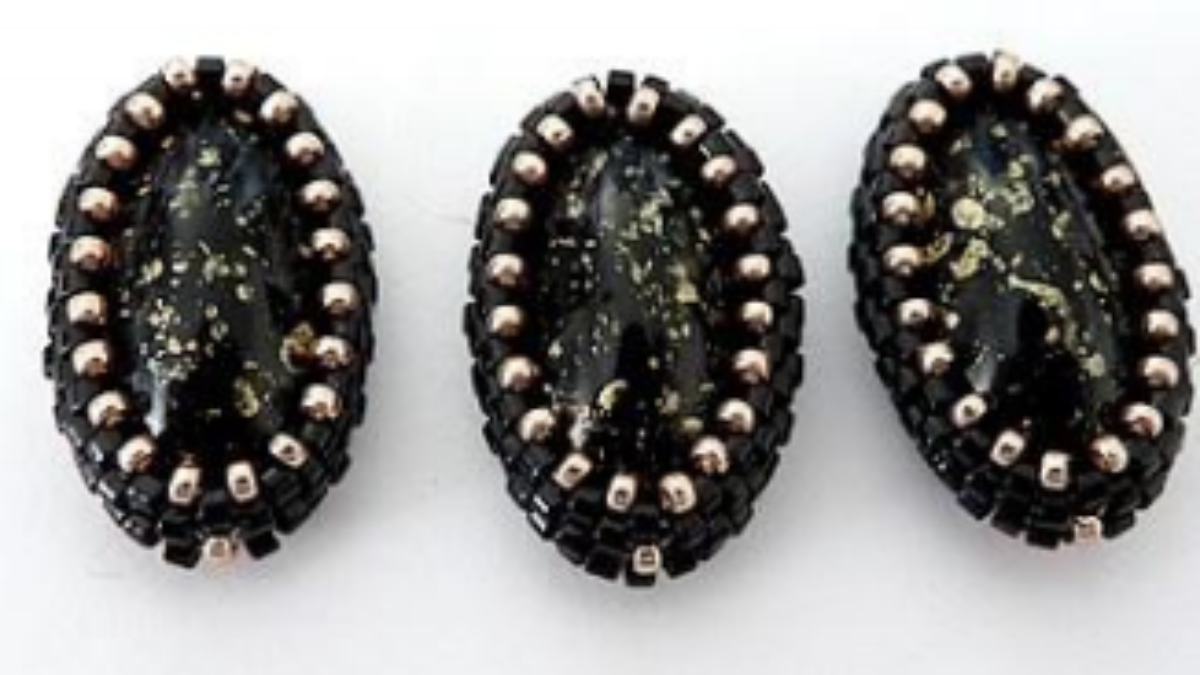 Bag accessory, angel pearl pompom with Athos pearls by Puca : Step 15