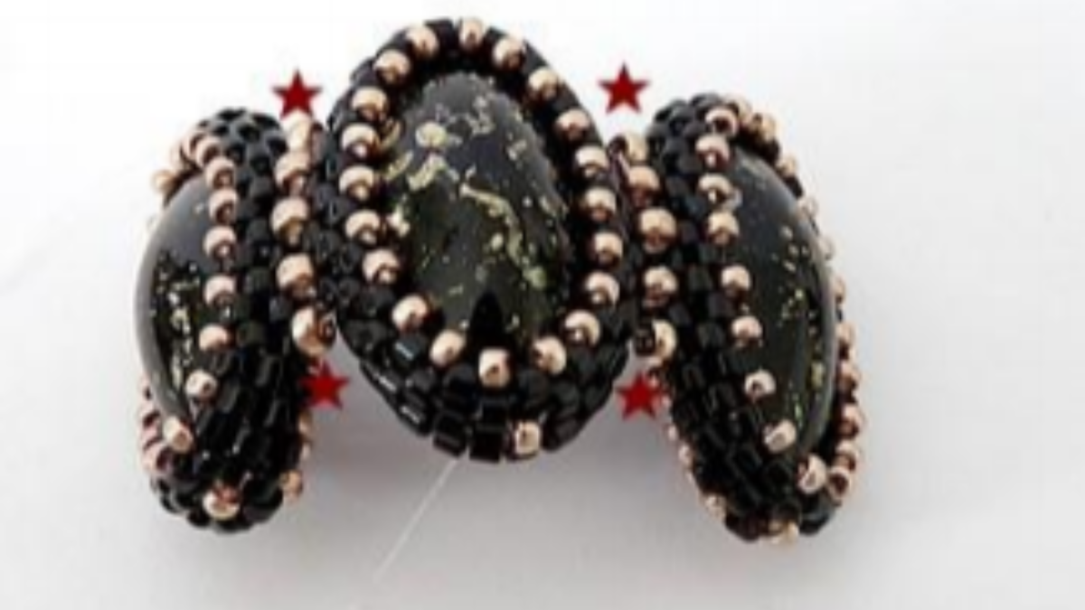 Bag accessory, angel pearl pompom with Athos pearls by Puca : Step 22