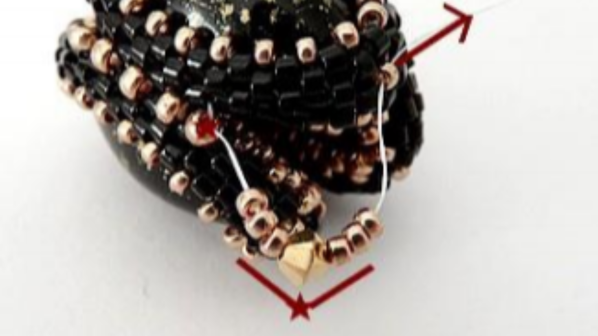 Bag accessory, angel pearl pompom with Athos pearls by Puca : Step 24