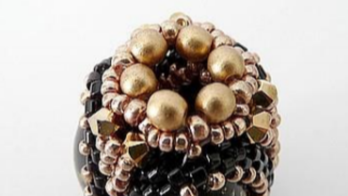 Bag accessory, angel pearl pompom with Athos pearls by Puca : Step 32