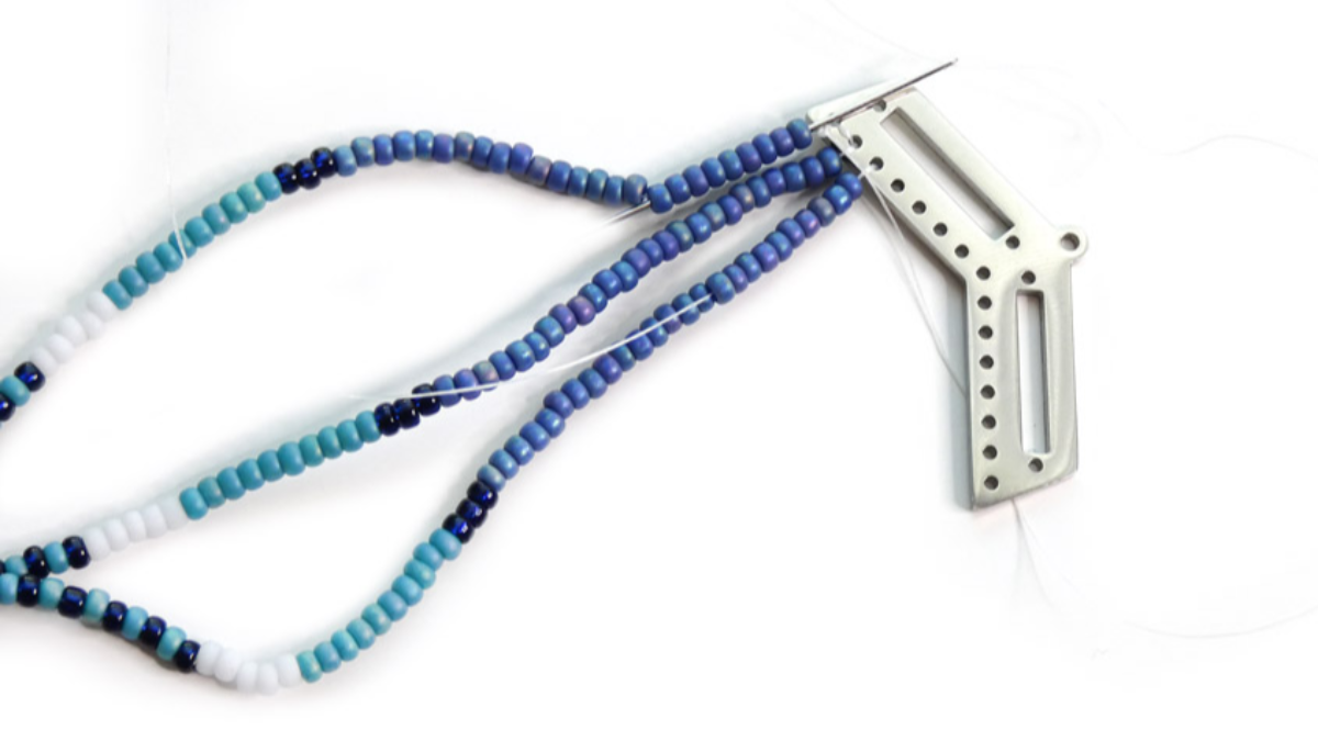 Multi strands long necklace with blue and turquoise miyuki seed beads : Step 4