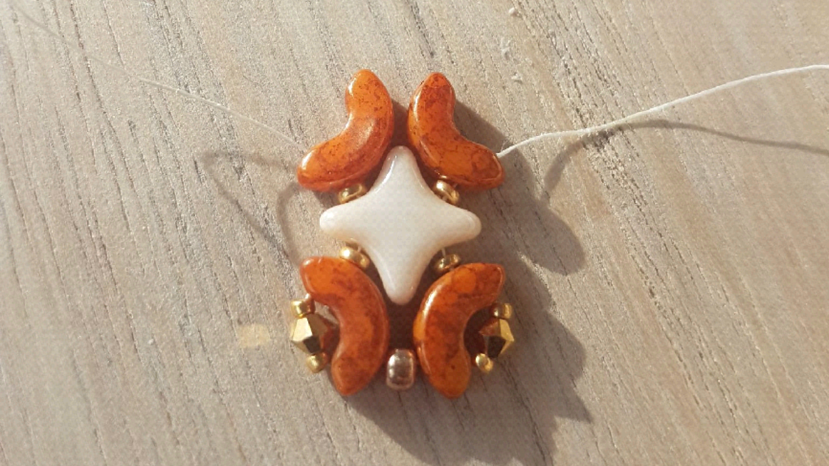 Chic party bracelet with Starbeads and Arcos beads by Puca : Step 4