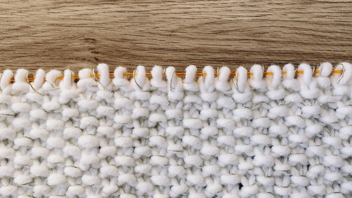 Chic knitted computer pouch with metal bead and gold thread insert : Step 1