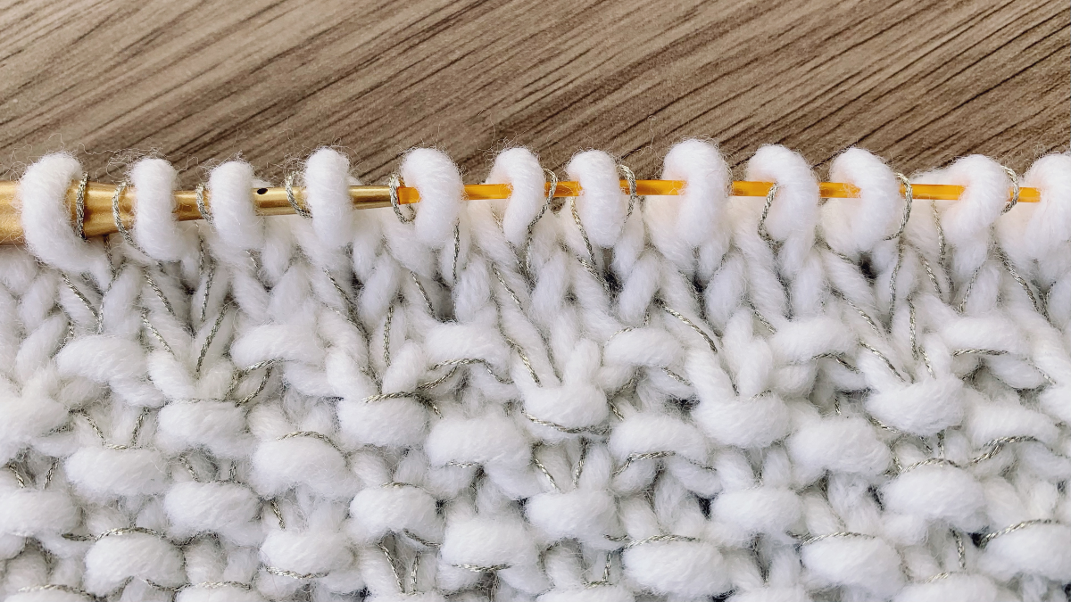 Chic knitted computer pouch with metal bead and gold thread insert : Step 3