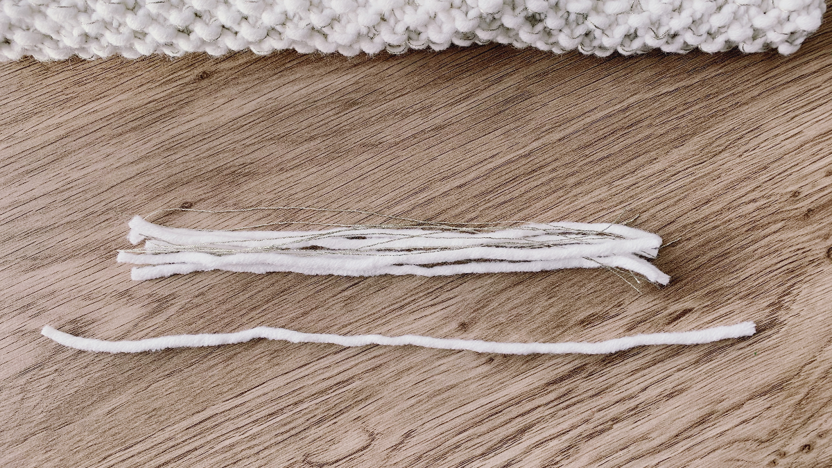 Chic knitted computer pouch with metal bead and gold thread insert : Step 10