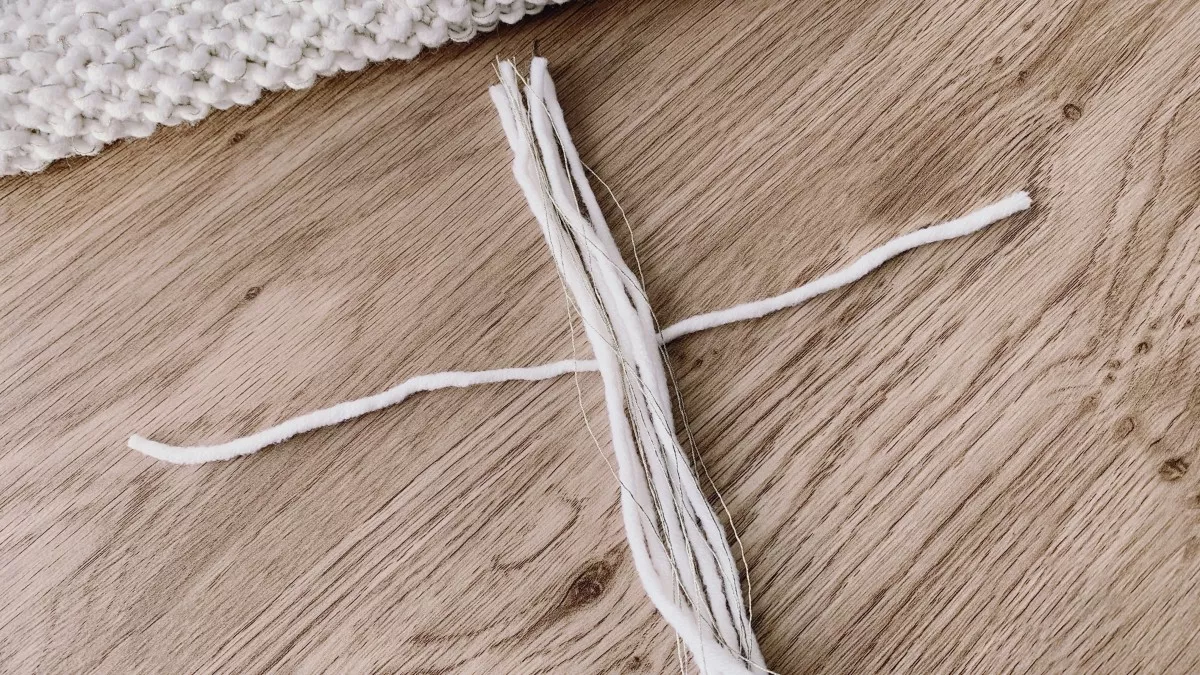 Chic knitted computer pouch with metal bead and gold thread insert : Step 11