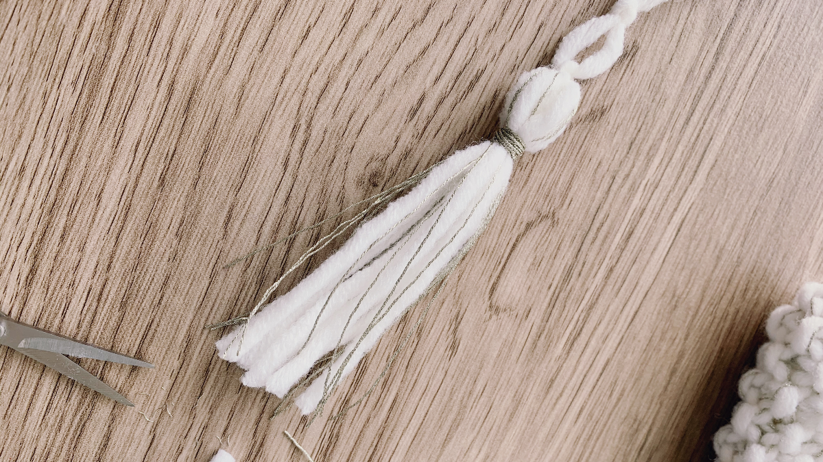 Chic knitted computer pouch with metal bead and gold thread insert : Step 12