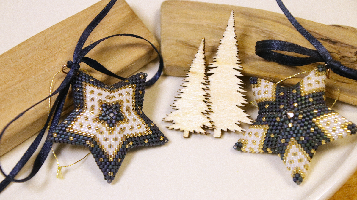Schema  3D Christmas Stars in peyote weave with Miyuki beads