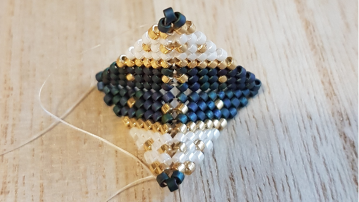 3D Christmas Stars in peyote weave with Miyuki beads : Step 5